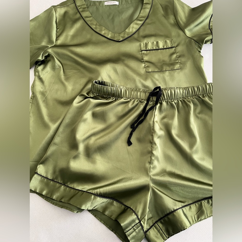 Ekouaer Green Pajama Set